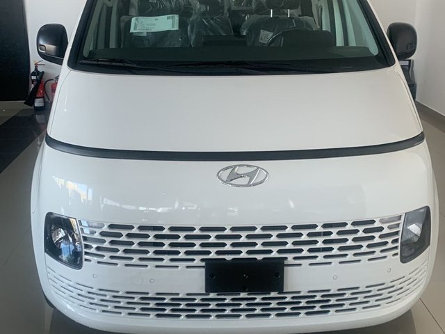 Hyundai Staria 2024 — rear view
