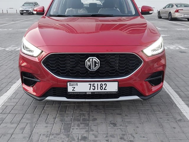 MG ZS 2025 — side angle view