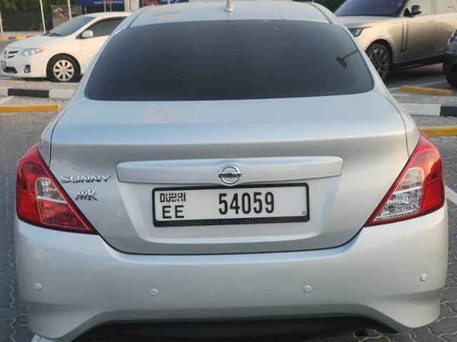Nissan Sunny 2025 — side angle view